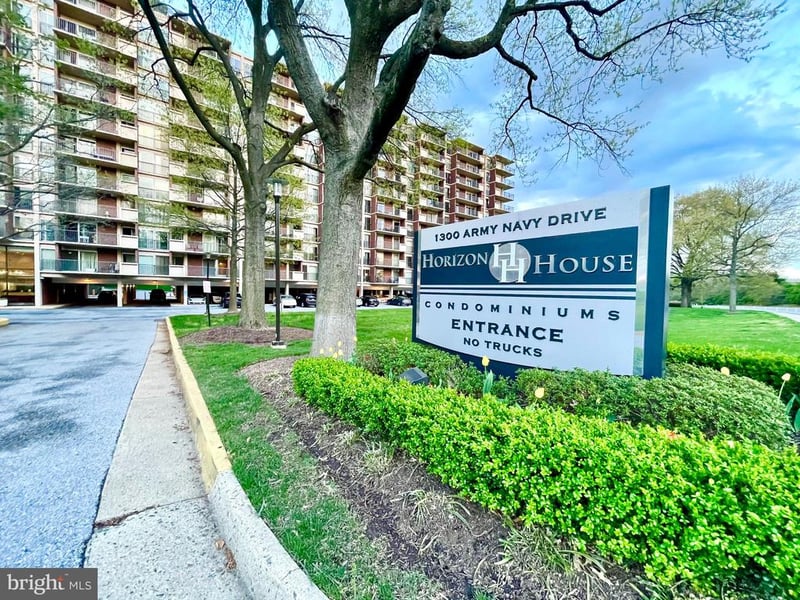 1300 Army Navy Dr #218, Arlington, VA 22202