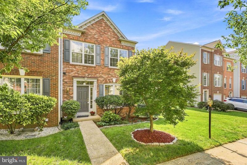 6339 Burgundy Leaf Ln, Alexandria, VA 22312