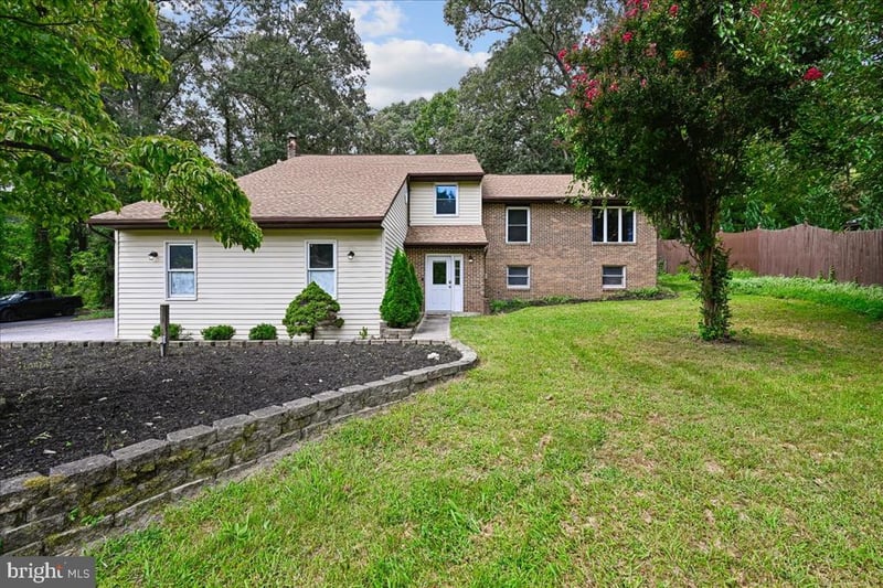 8202 Waterford Rd, Pasadena, MD 21122