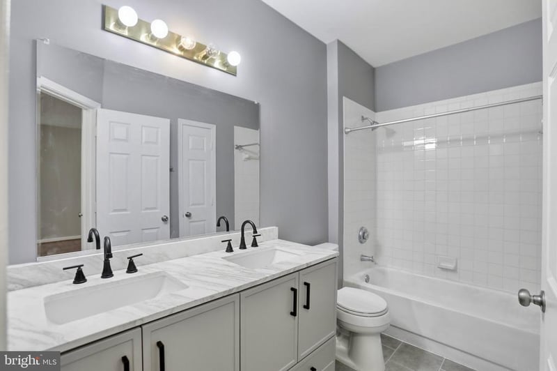 2110 Highcourt Ln #202, Herndon, VA 20170