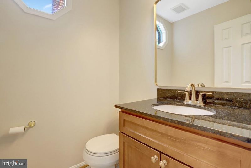 6859 Williamsburg Pond Ct, Falls Church, VA 22043