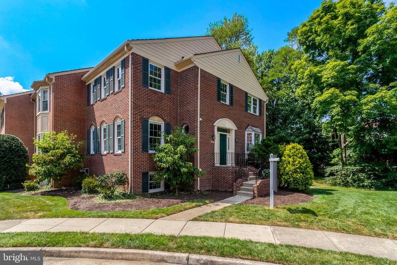 6859 Williamsburg Pond Ct, Falls Church, VA 22043