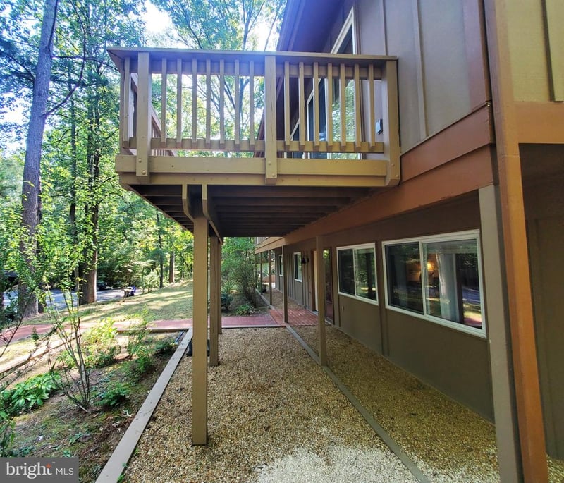 2512 Fauquier Ln, Reston, VA 20191