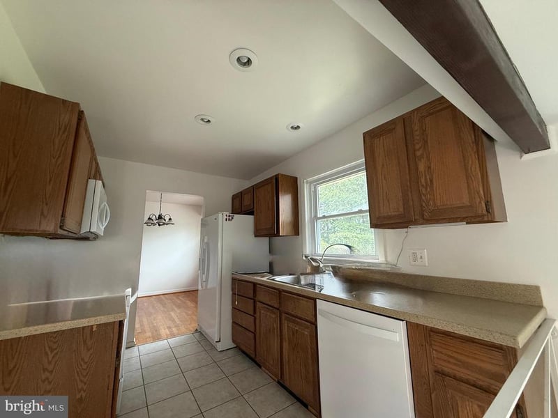 3921 Forest Grove Dr, Annandale, VA 22003