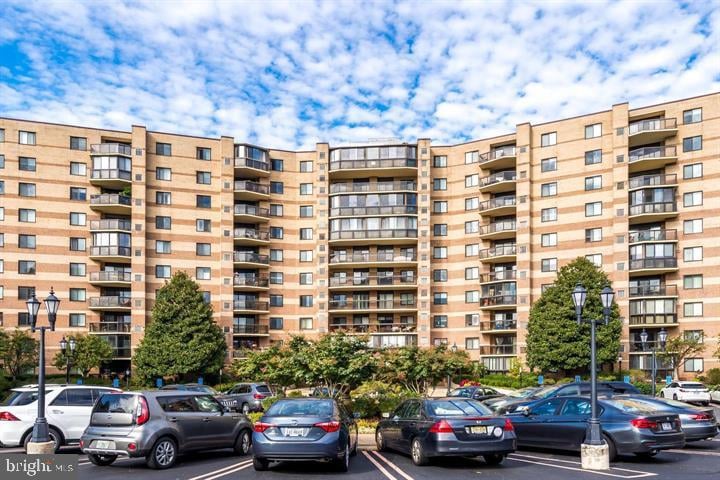 8370 Greensboro Dr #510, Mclean, VA 22102