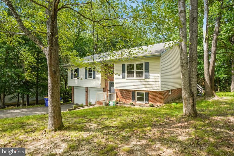 1703 Sherwood Dr, Fredericksburg, VA 22405