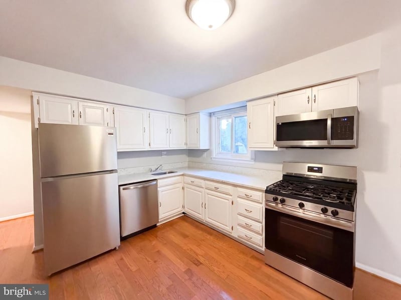662 Herndon Pw, Herndon, VA 20170