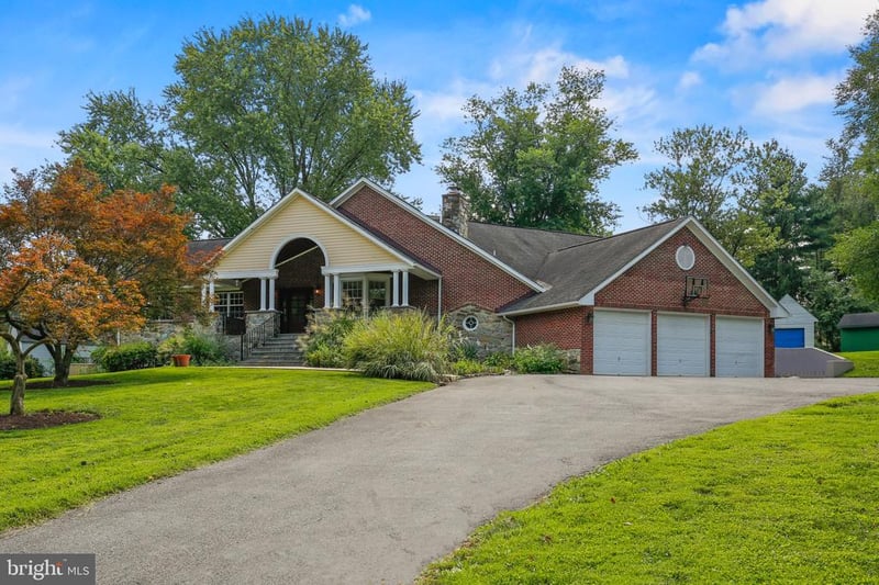 318 Duxbury Rd, Silver Spring, MD 20905