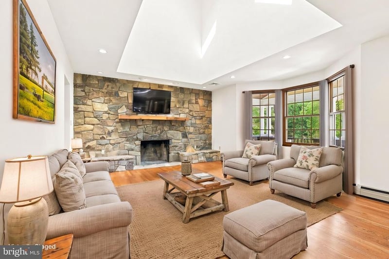318 Duxbury Rd, Silver Spring, MD 20905