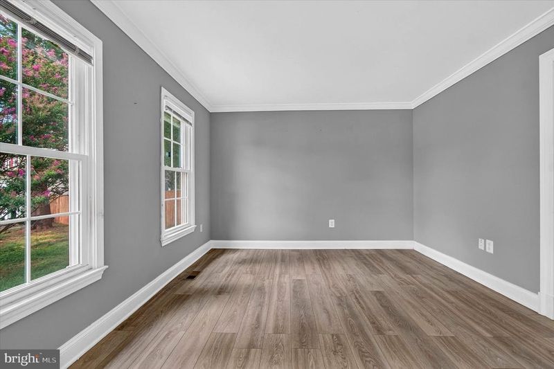 8209 Sunset Dr, Manassas, VA 20110
