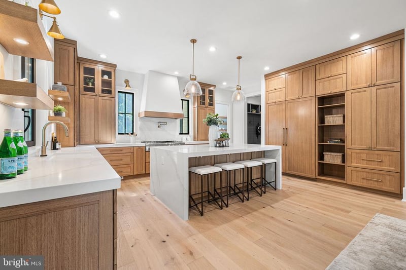 420 N Irving St, Arlington, VA 22201