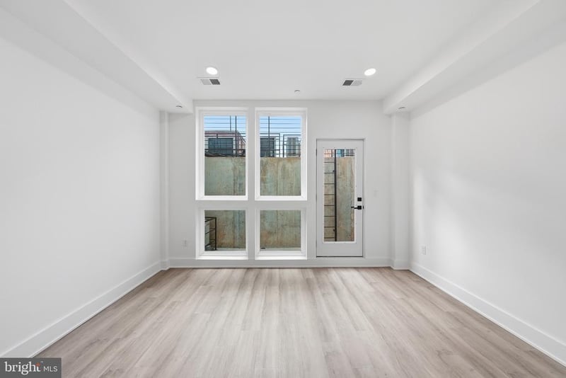 2105 M St NE #4, Washington, DC 20002
