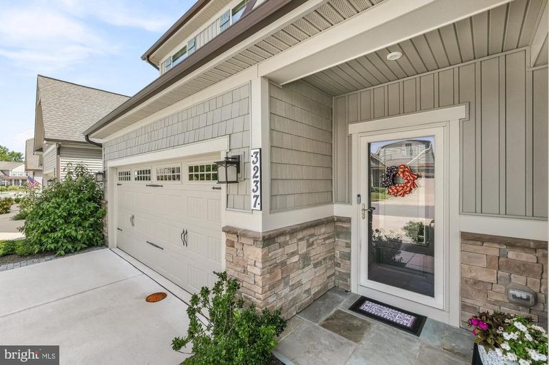 3237 Thornapple Dr, Frederick, MD 21704