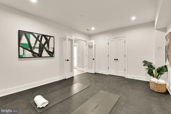 9508 Forest Rd, Bethesda, MD 20814