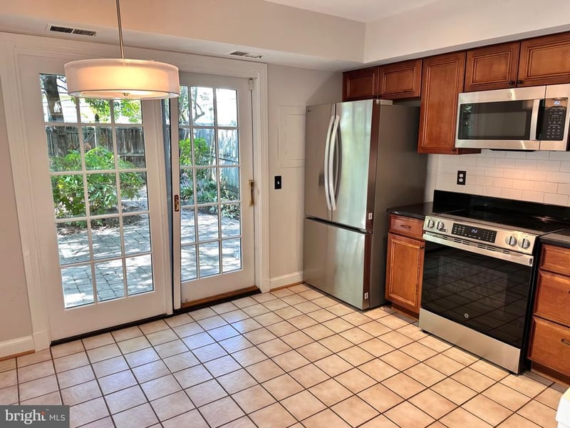505 Carlisle Dr, Alexandria, VA 22301