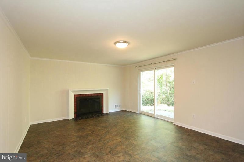 6915 Wilson Ln, Bethesda, MD 20817