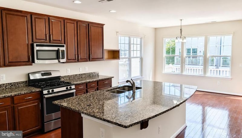 25556 Palenza Ter, Chantilly, VA 20152