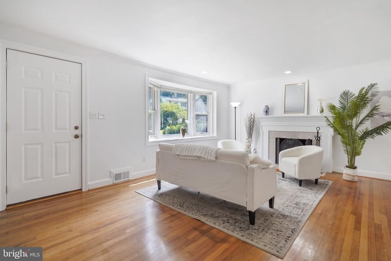 3603 Faircastle Dr, Chevy Chase, MD 20815