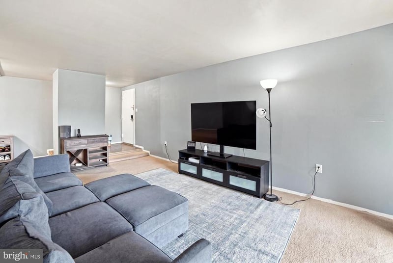 402 Girard St #9, Gaithersburg, MD 20877