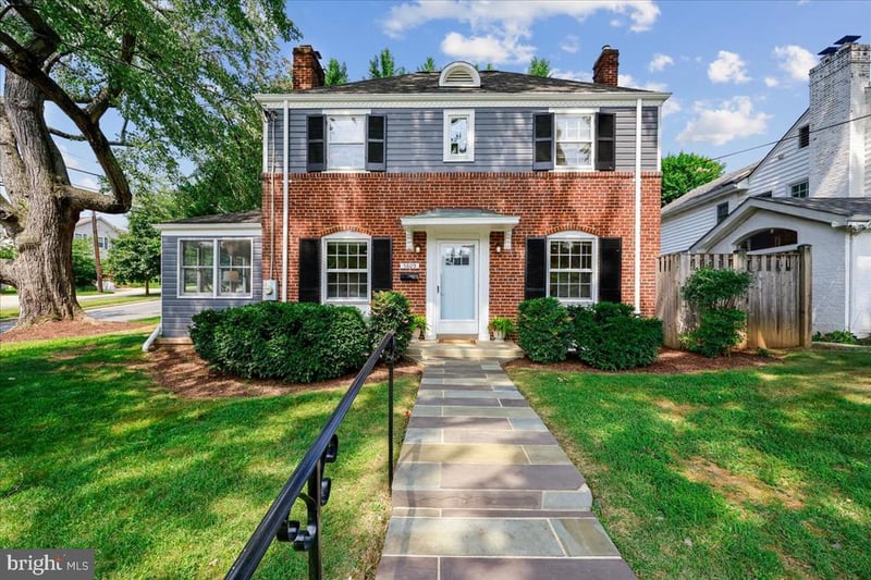 5805 Roosevelt St, Bethesda, MD 20817