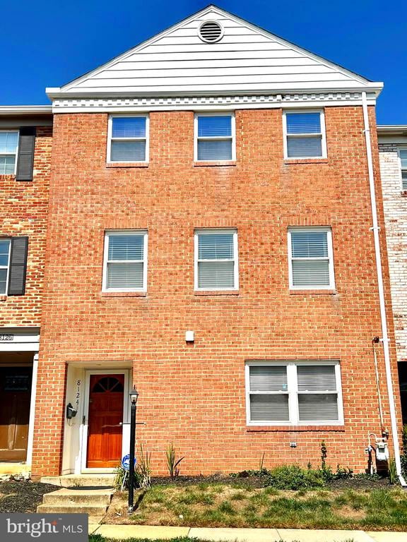 8124 Larkin Ln, Vienna, VA 22182