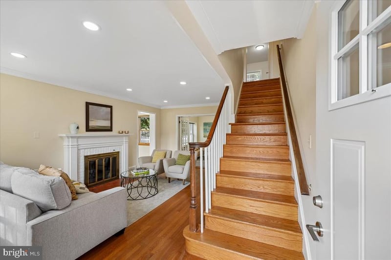 5805 Roosevelt St, Bethesda, MD 20817