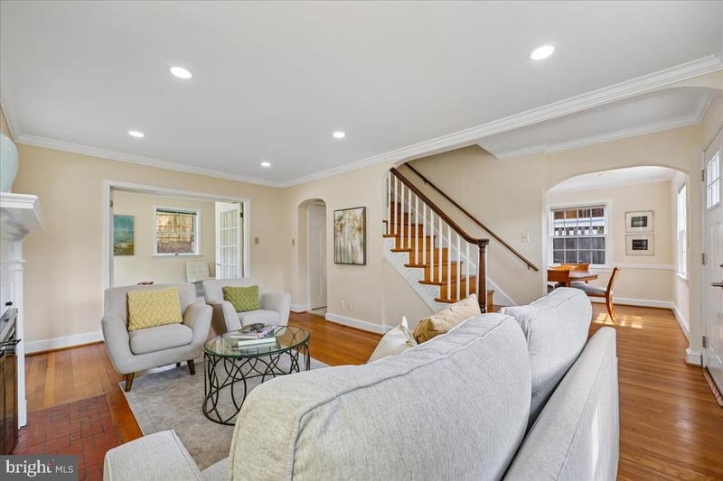 5805 Roosevelt St, Bethesda, MD 20817