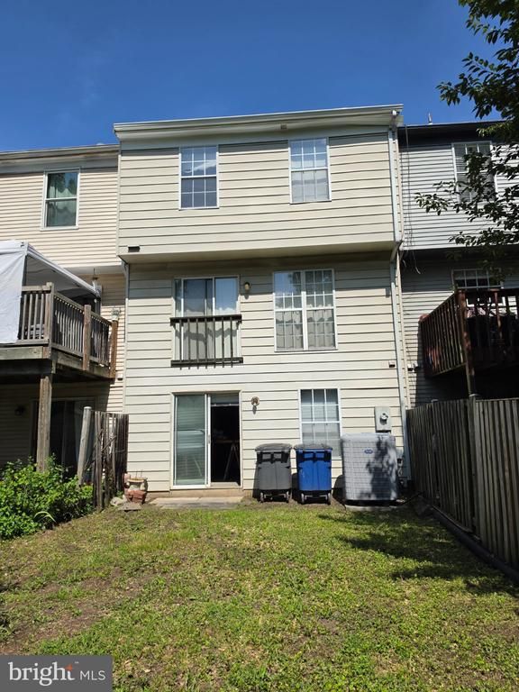 7688 Sheffield Village Ln, Lorton, VA 22079
