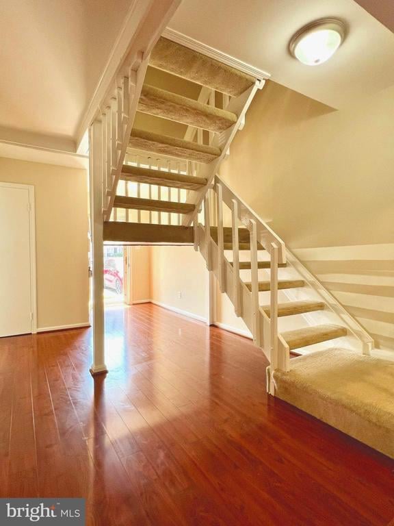 8124 Larkin Ln, Vienna, VA 22182