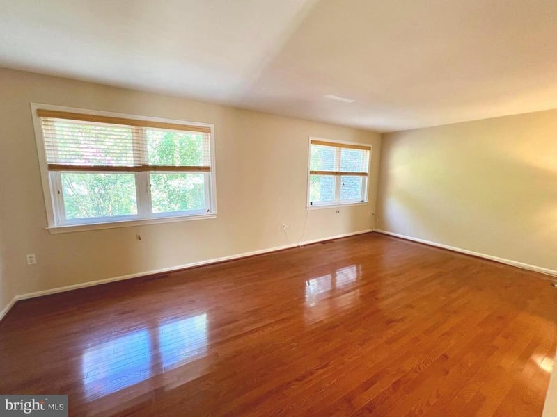 8124 Larkin Ln, Vienna, VA 22182