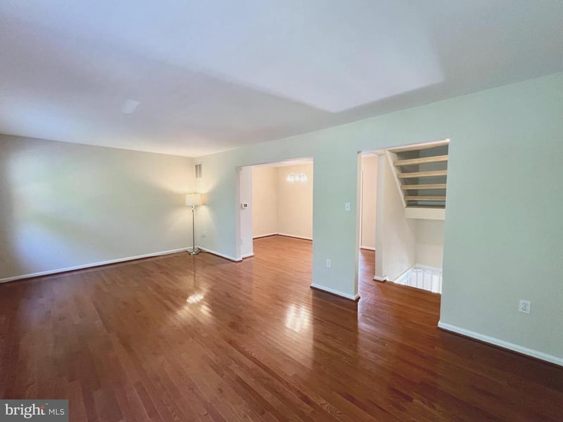 8124 Larkin Ln, Vienna, VA 22182