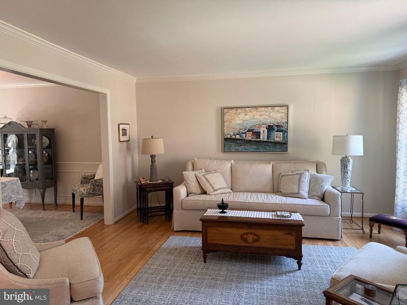 9552 Grande Oaks Ct, Vienna, VA 22181
