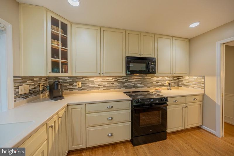 9552 Grande Oaks Ct, Vienna, VA 22181