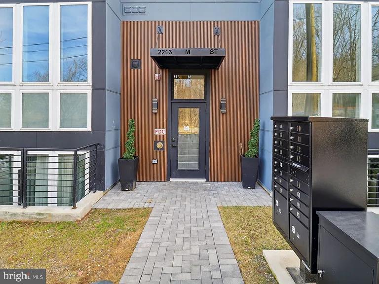 2213 M St NE #9, Washington, DC 20002