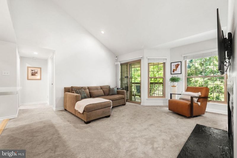 12151 Penderview Ln #2036, Fairfax, VA 22033