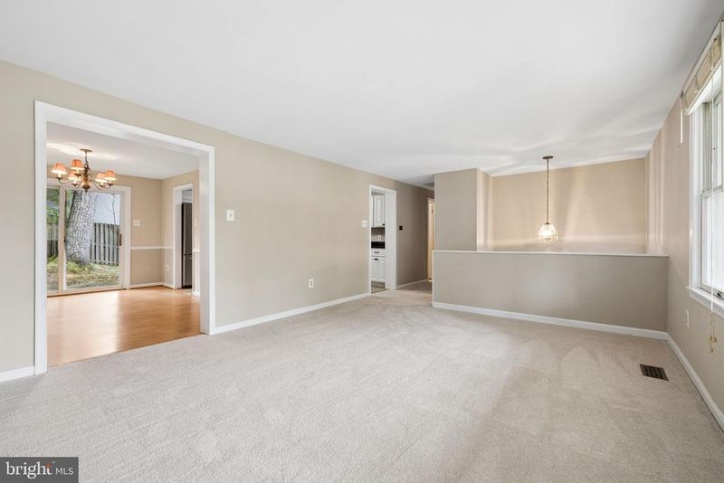 15922 Edgewood Dr, Dumfries, VA 22025