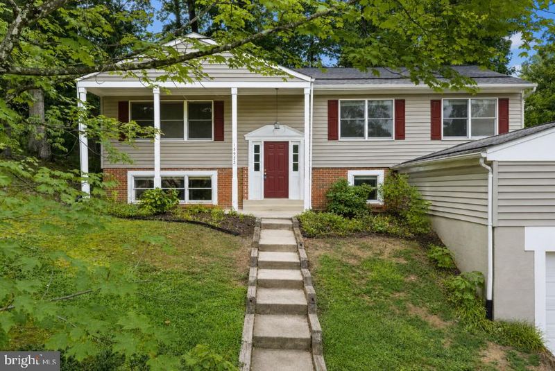 15922 Edgewood Dr, Dumfries, VA 22025