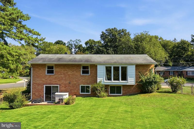 508 Roberts Dr NW, Vienna, VA 22180
