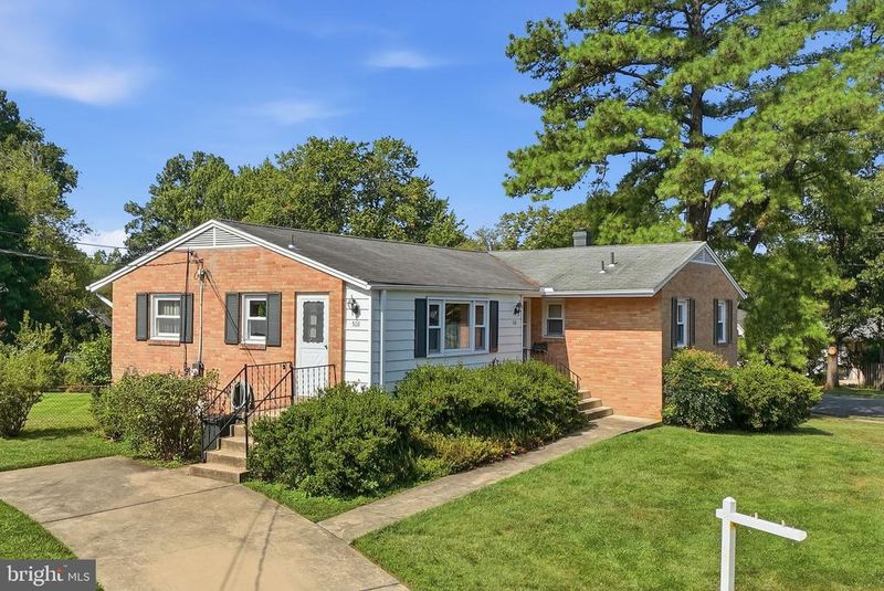 508 Roberts Dr NW, Vienna, VA 22180