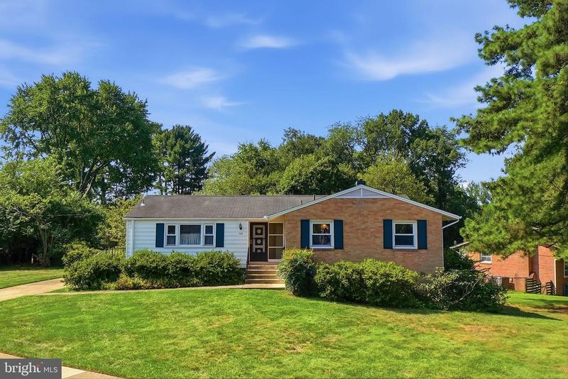 508 Roberts Dr NW, Vienna, VA 22180