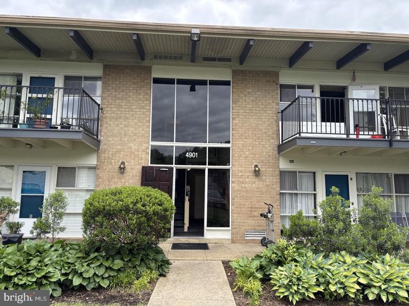 4901 Americana Dr #202, Annandale, VA 22003