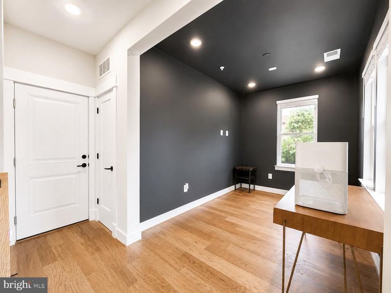 1011 Sycamore Dr SE, Washington, DC 20032