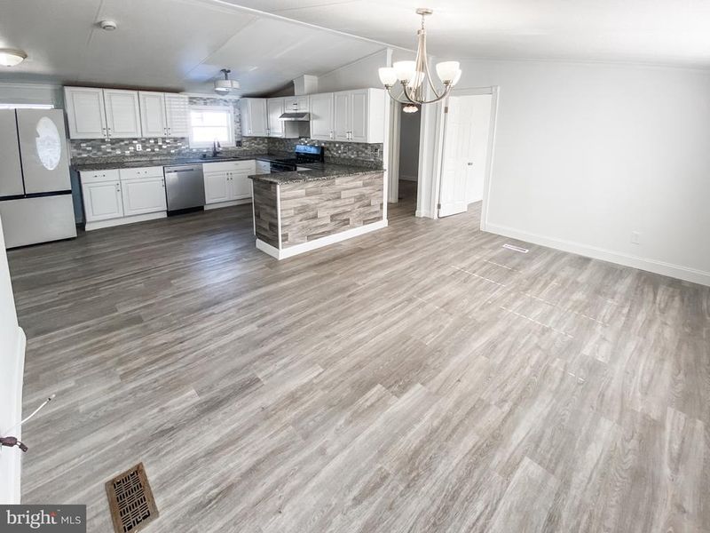 210 5th St, Lothian, MD 20711
