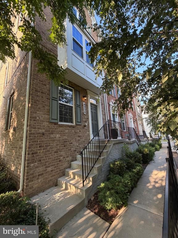 4906 Crest View Dr, Hyattsville, MD 20782