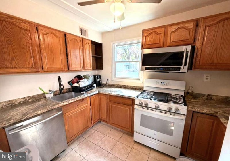 251 Kent Dr, Manassas Park, VA 20111