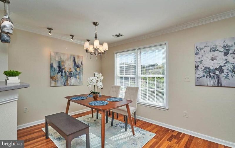 12827 Fair Briar Ln #12827, Fairfax, VA 22033