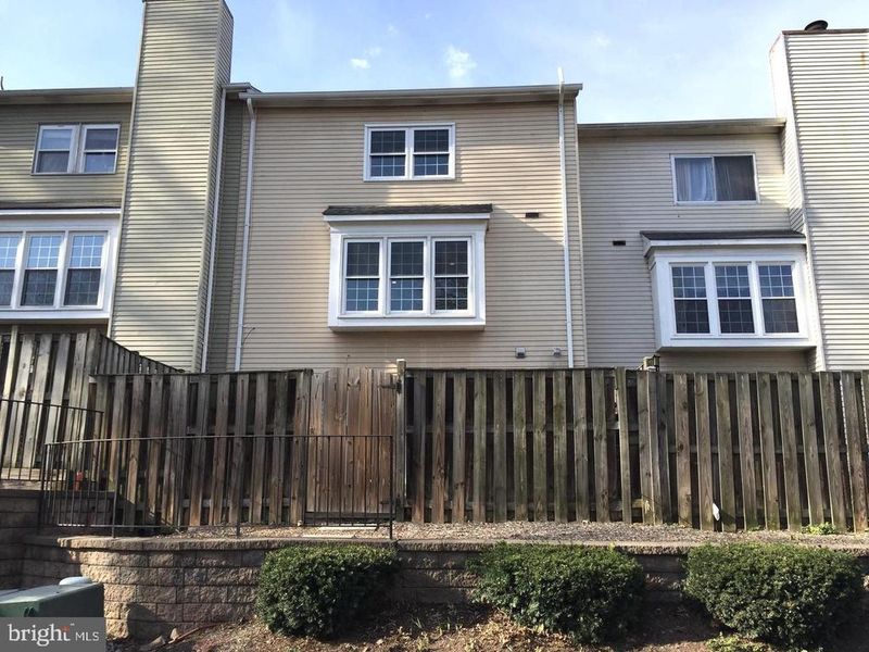 5408 Helm Ct, Fairfax, VA 22032