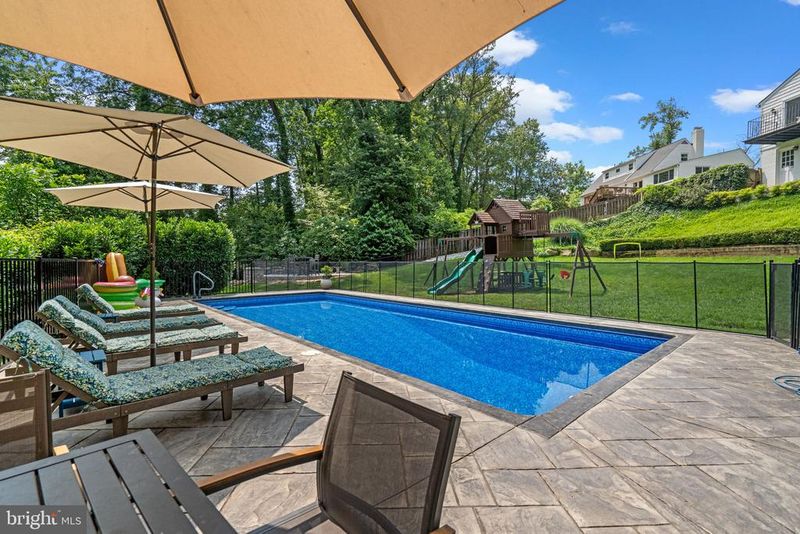 8703 Sudbury Pl, Alexandria, VA 22309