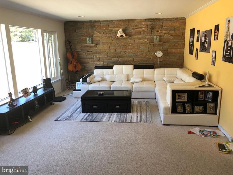 10001 Counselman Rd, Potomac, MD 20854
