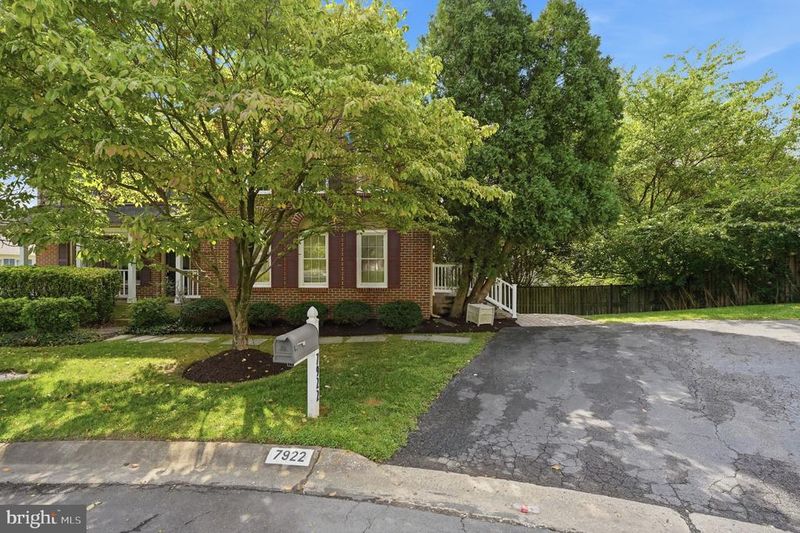 7922 Jensen Pl, Bethesda, MD 20817